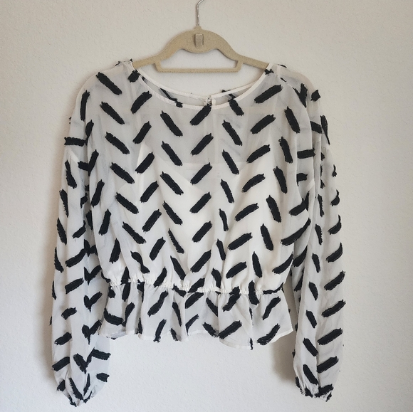 Ali & Jay Blouse - Picture 3 of 4